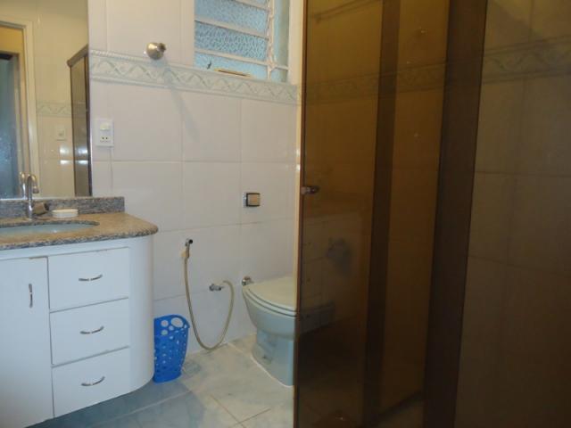 Casa geminada no melhor ponto do bairro! - Foto 8