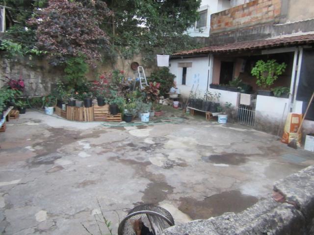 Lote 420m² com duas casas! confira! - Foto 17