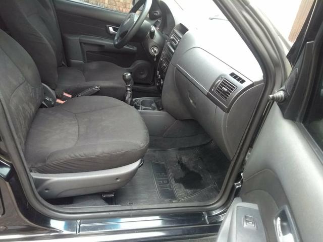 Fiat Siena ano 10/10 88 mil kilometros - Foto 14