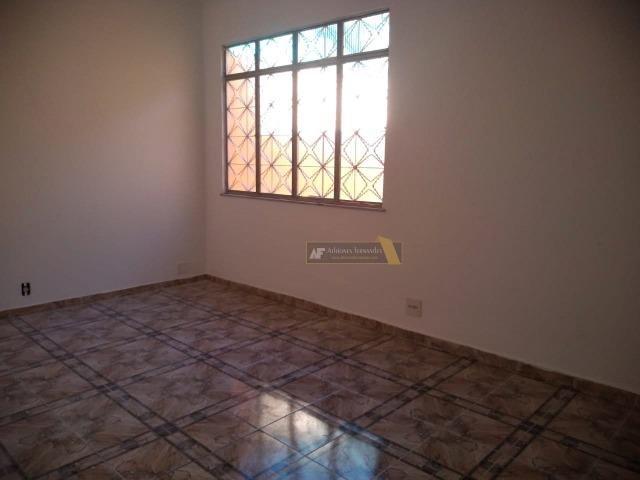 Oportunidade - Casa em rua residencial - Foto 9