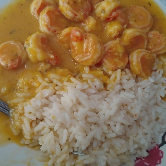 Moqueca congelada,em recipiente que pose ser levado direto ao forno micro-ondas