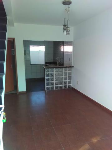 Alugo casa 2 quartos e garagem na Curicica - Foto 2