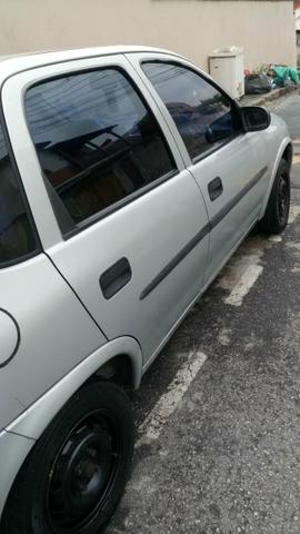 Corsa Classic Sedan 1.0 8 V 4 portas Ar Gelando 4 pneus novos gnv 16mts homologado doc ok - Foto 19