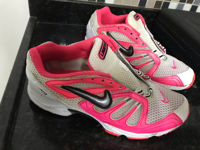 tenis nike feminino rosa com preto