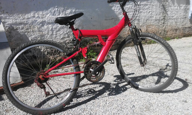 Bicicleta Full suspension