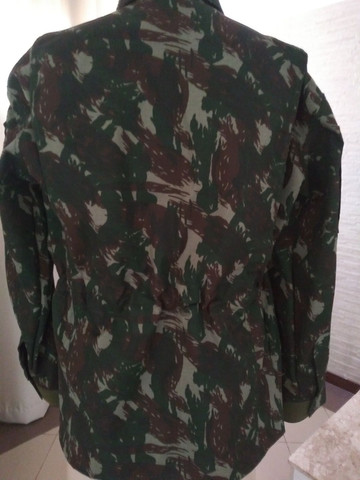 jaqueta tatica camuflada