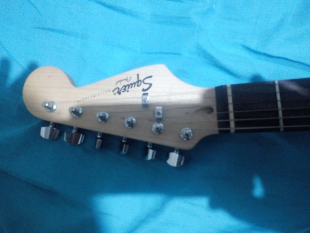 Guitarra squier fender strato, sem marcas de uso! - Foto 2
