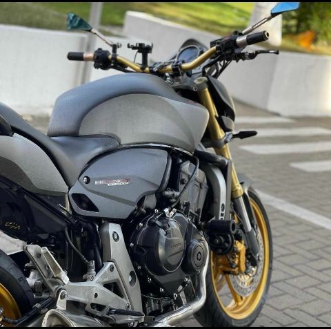 HONDA CB HORNET