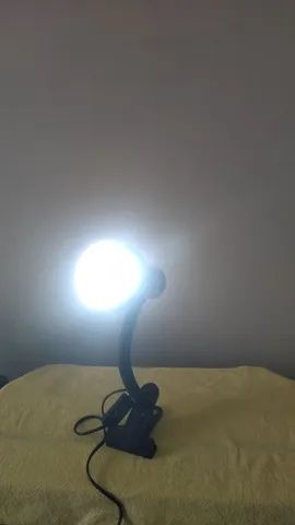 Luminária de mesa  prática!!! - Foto 3