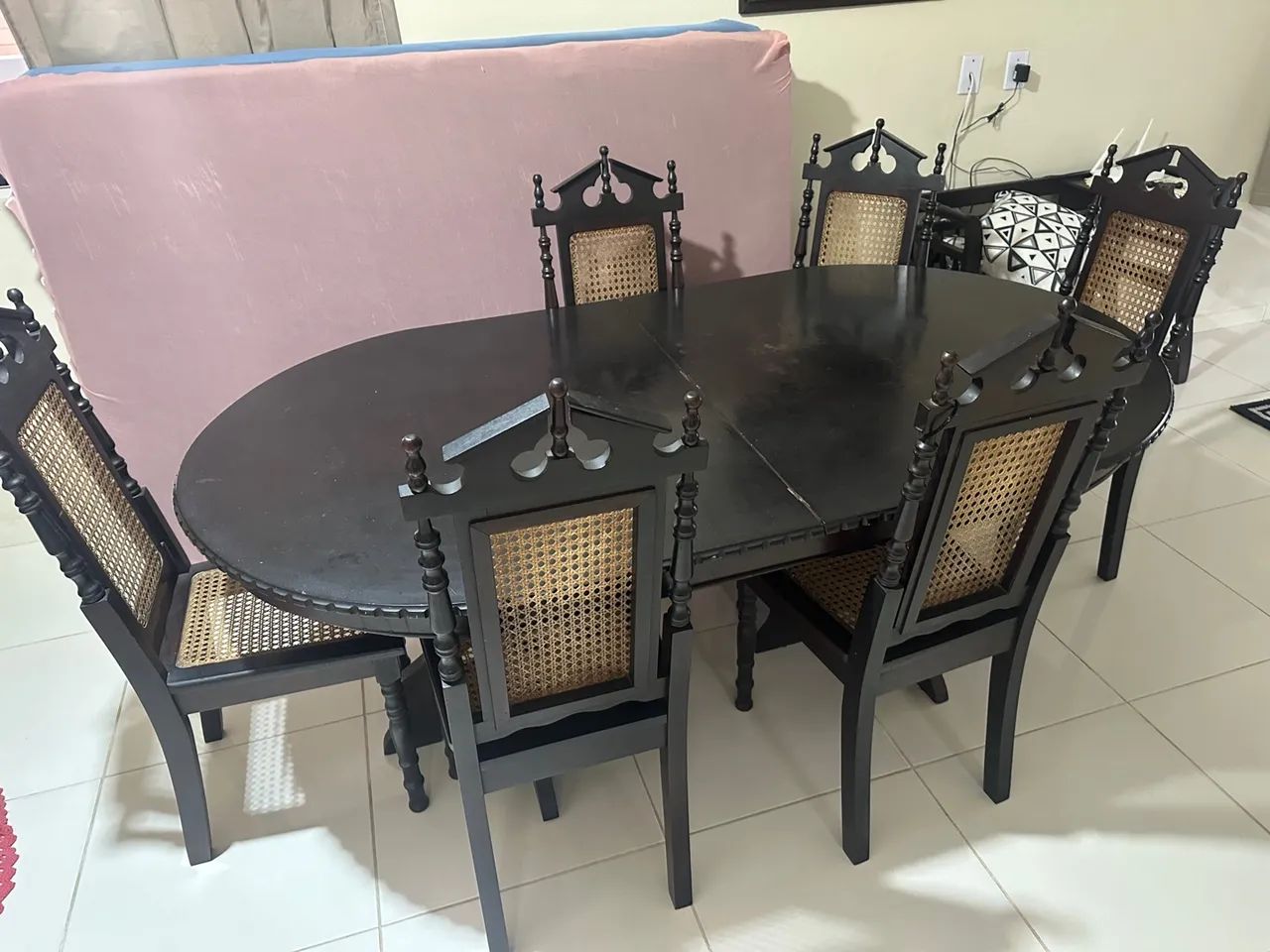 Conjunto Sala colonial original com tela rattan natural.