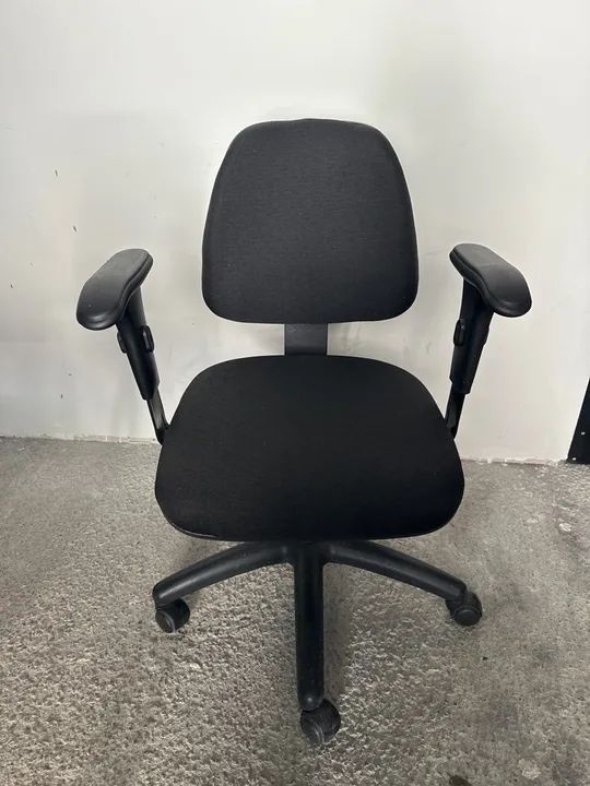 Cadeira Giratória Preta