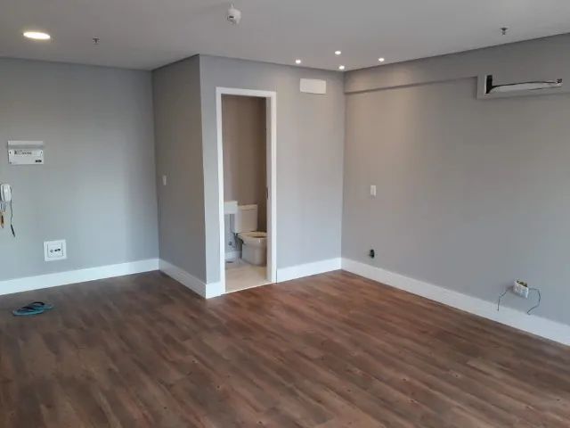 instalador Profissional de pisos vinílicos e laminados .