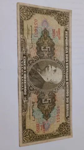 Notas de dinheiro antigas e selos