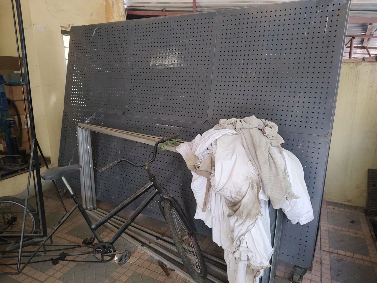 Painel perfurado para ferramentas - 1,50x2,00m - Foto 2