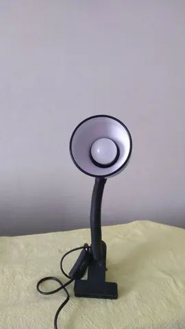 Luminária de mesa  prática!!!