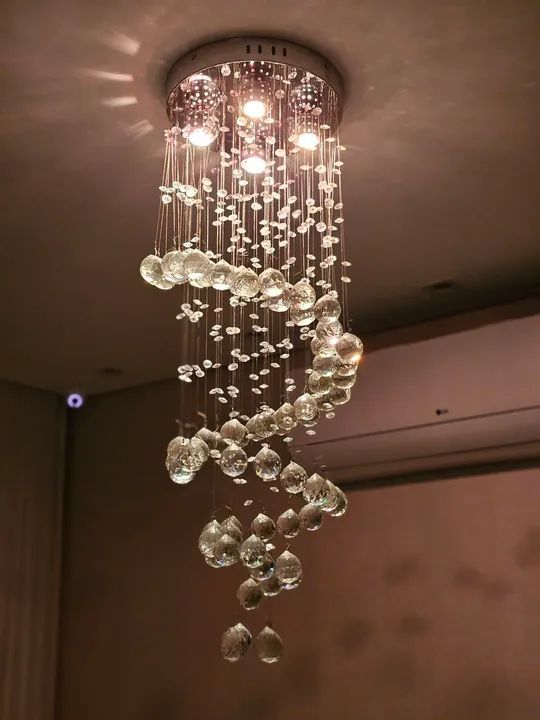 Maravilho Lustre de Cristal. Não compare com parecidos de acrílico ou plástico 