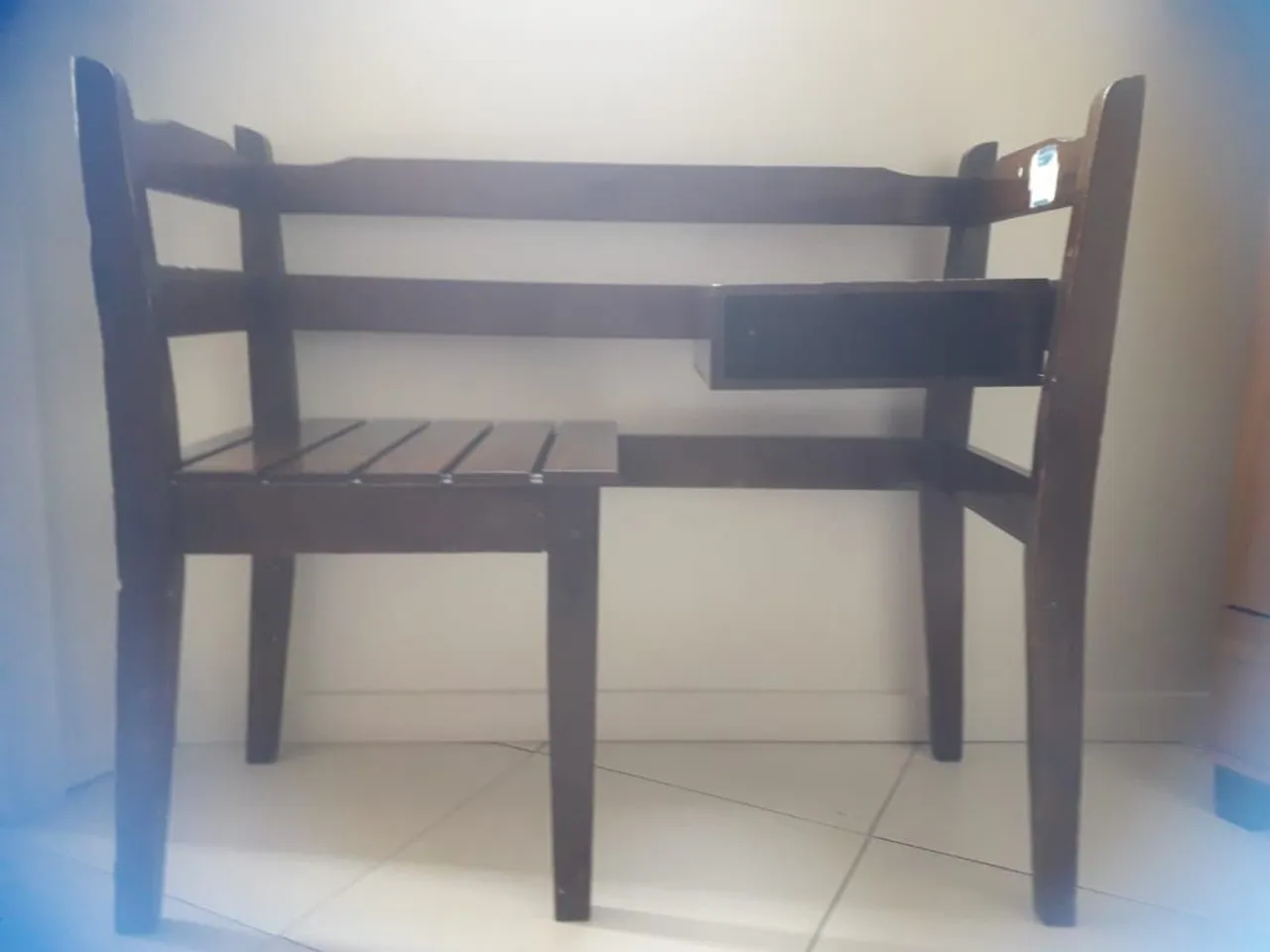 VENDO CADEIRA COM MESA
