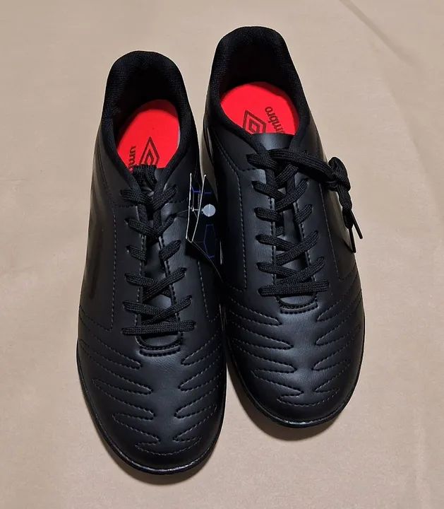Chuteira Society_Umbro Class [Tam. 40/42/43]_(Entrego)