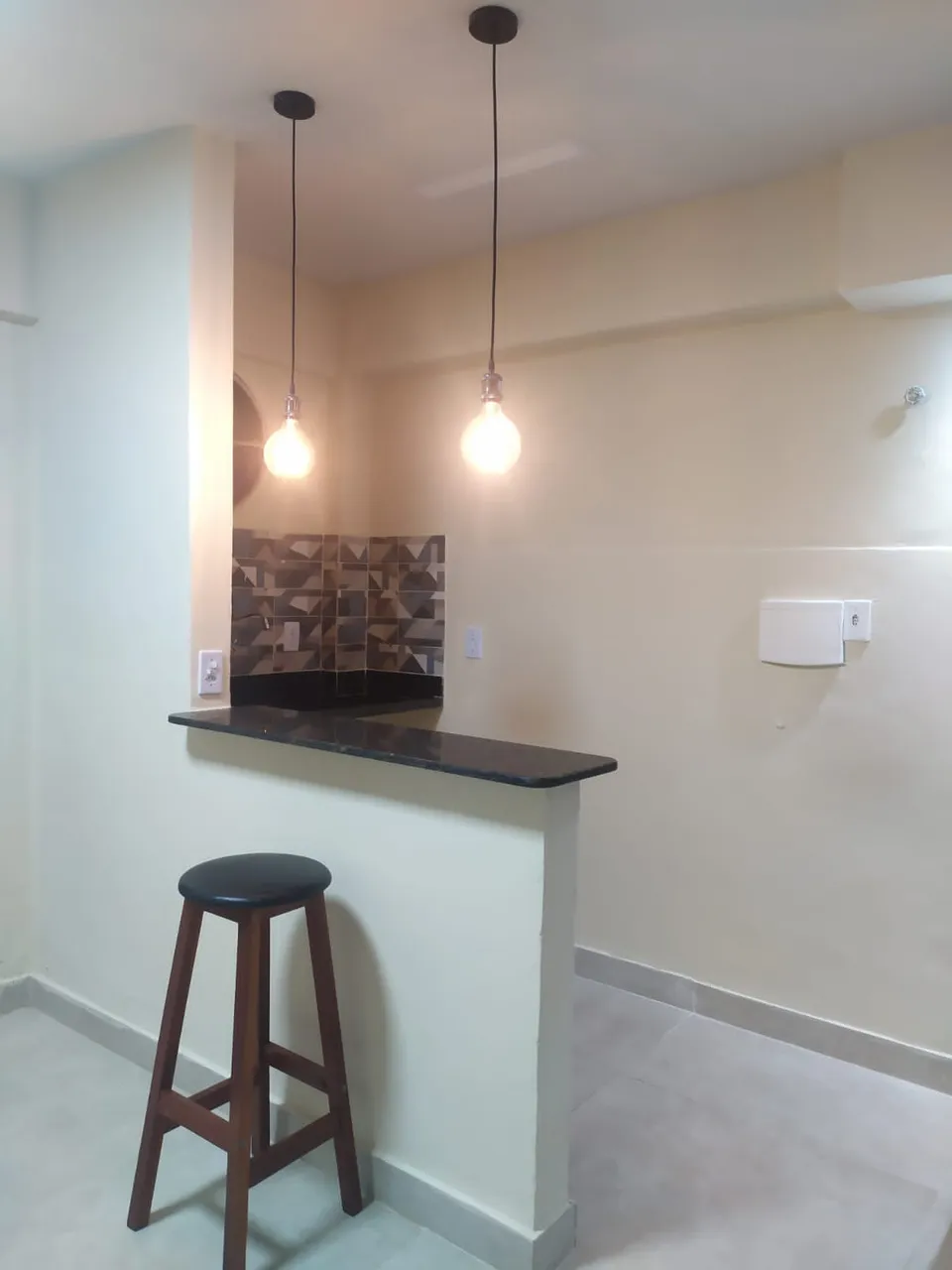 Apartamento para venda possui 37 metros quadrados com 1 quarto em Vila Muriqui - Mangarati