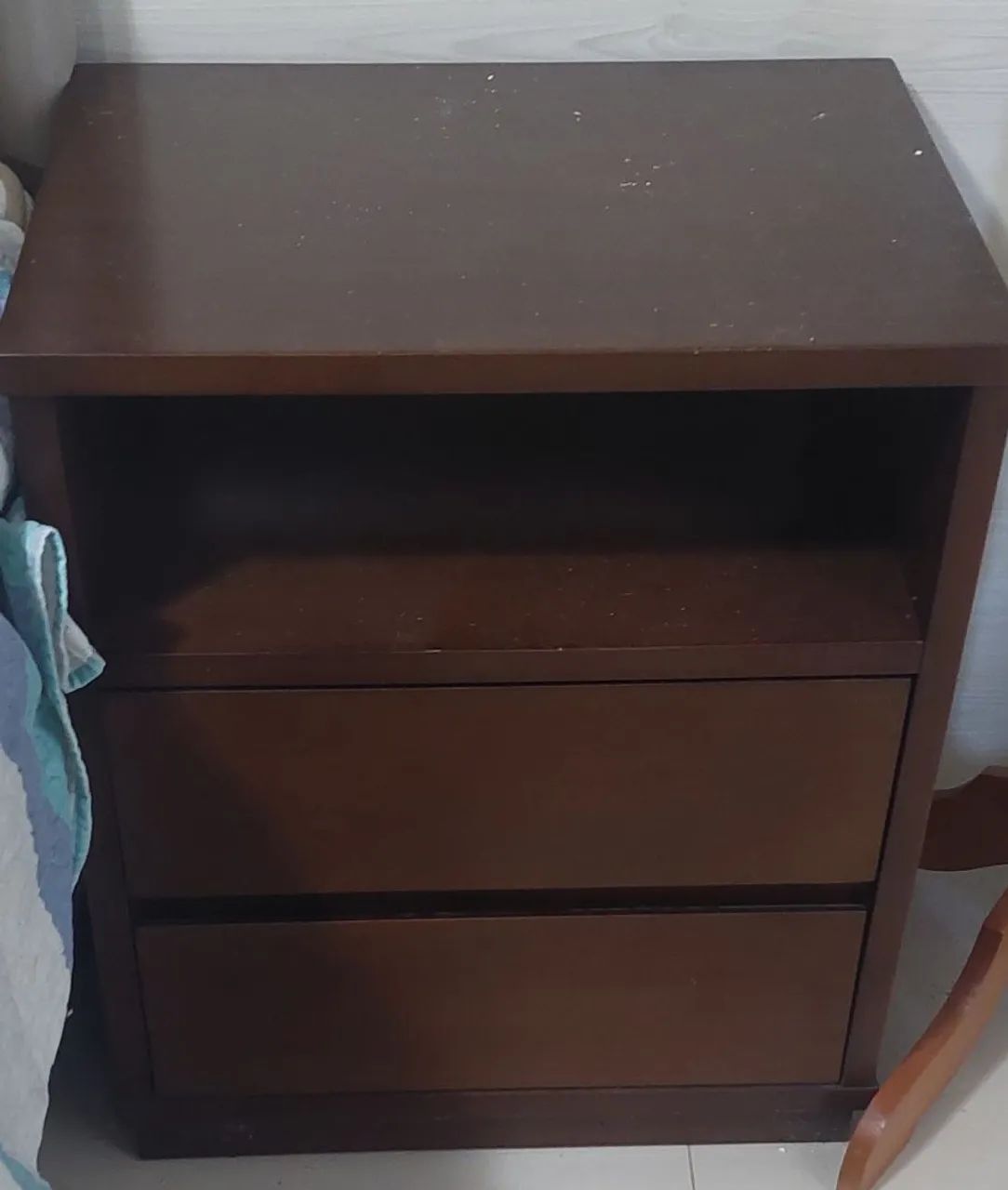 2 Mesas de cabeceira de madeira 64209947344897120