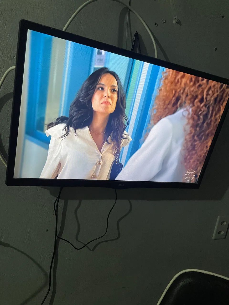 Your LG 32-inch smart TV with Wi-Fi64595431378177120