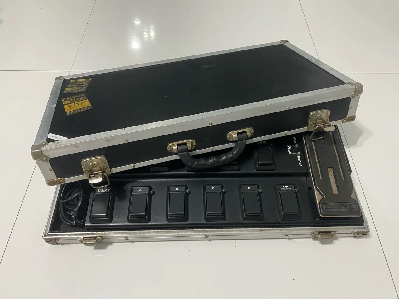 Pedaleira Line 6 com Case - Modelo POD LIVE