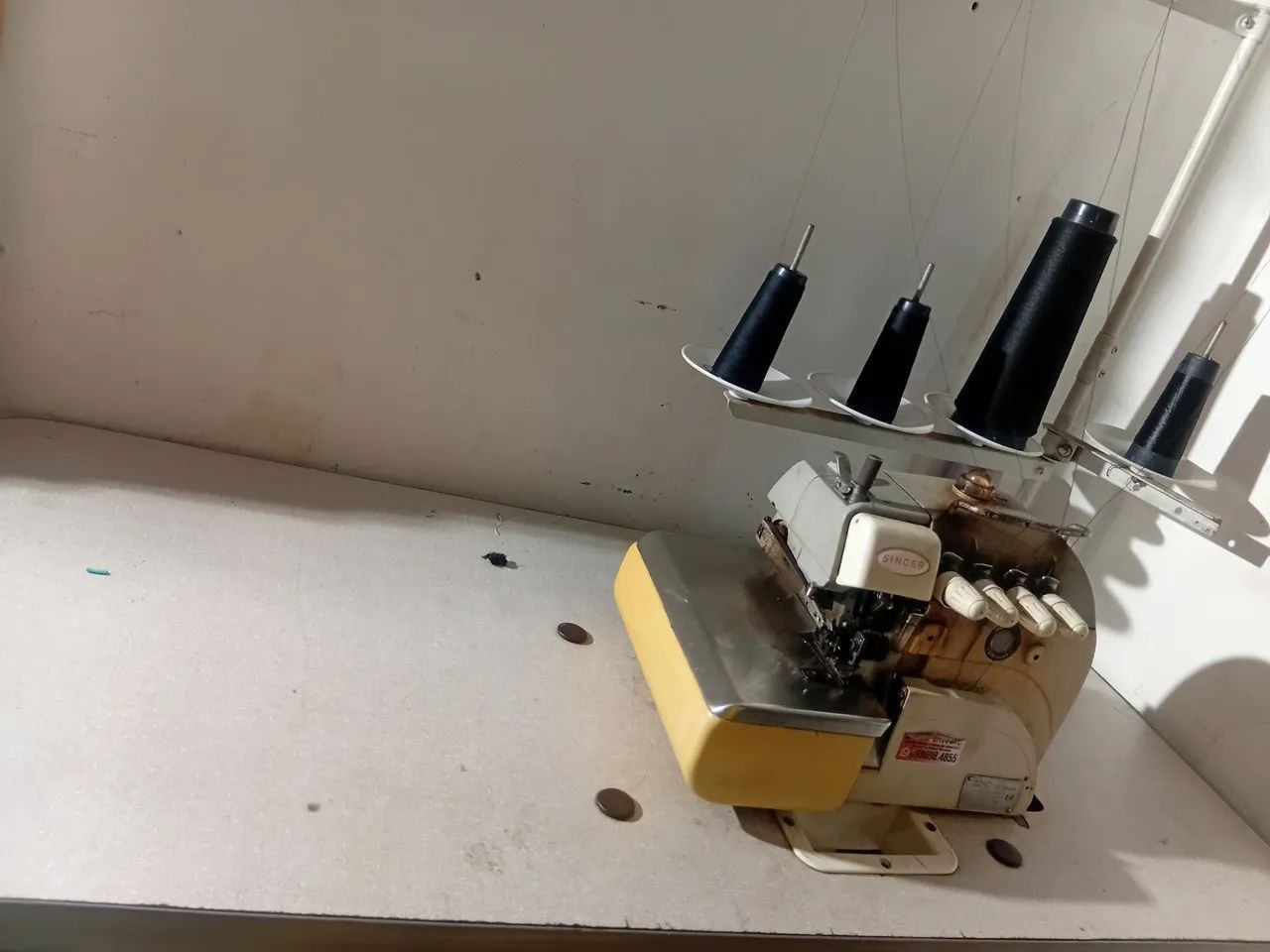 Máquina de Costura Overlock Singer - Foto 2