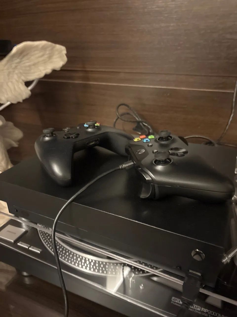 Xbox one X 1TB - Foto 2