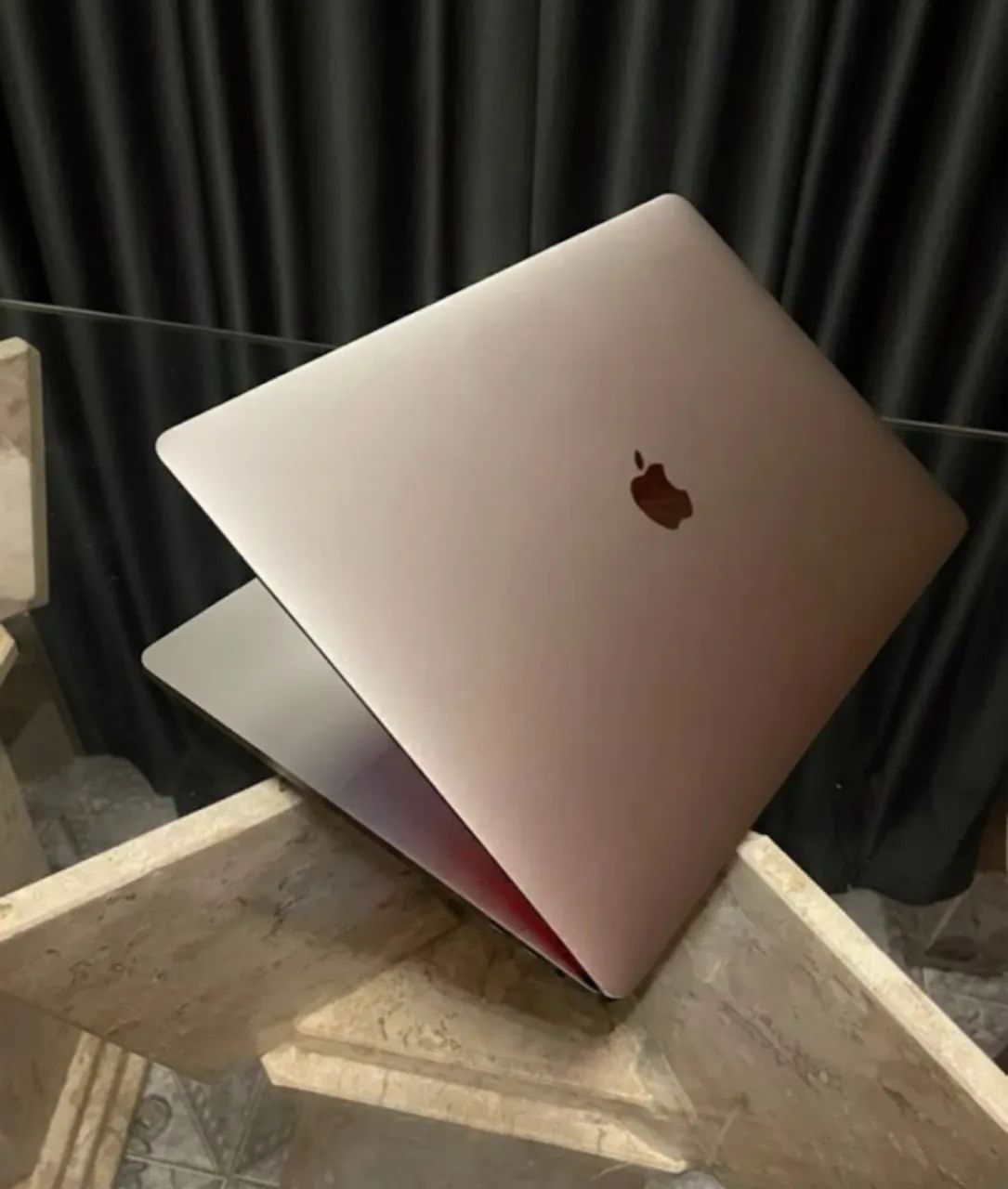 Apple MacBook Pro 32GB i9 マウス付 Apple MacBook Pro 2019 com Intel Core i9 de 2,4 GHz (16 polegadas