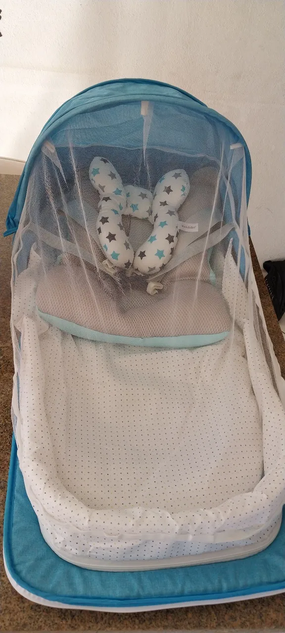 Berço Portátil com Mosquiteiro Azul