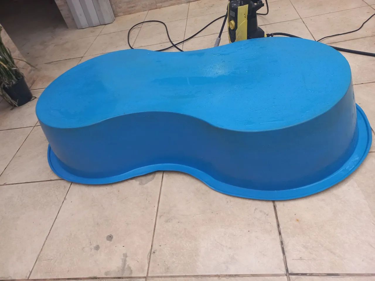 Piscina em formato feijão 64305627876354123