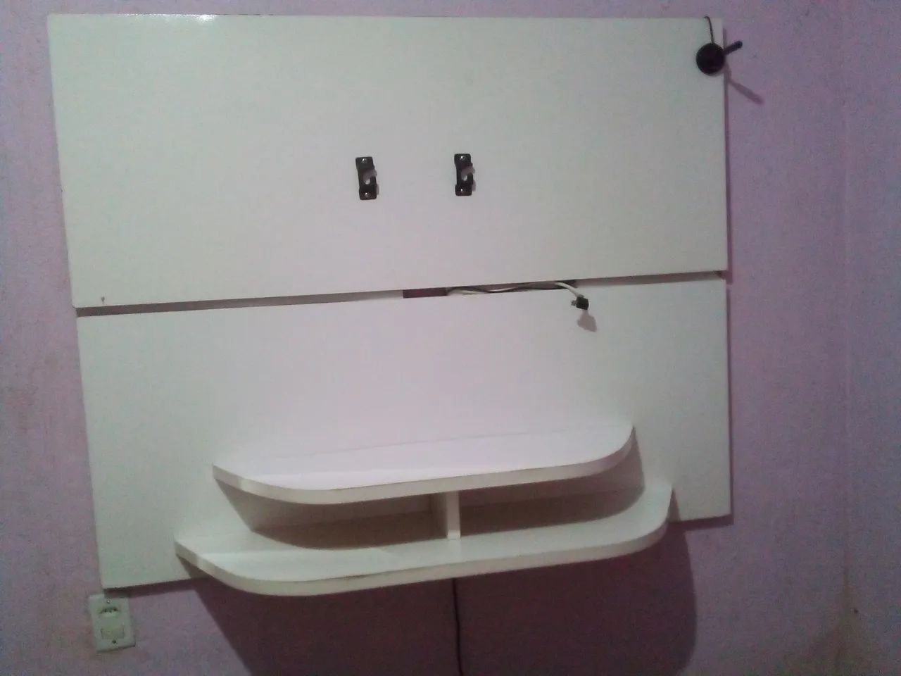 Painel de TV com prateleiras e suporte - Foto 3