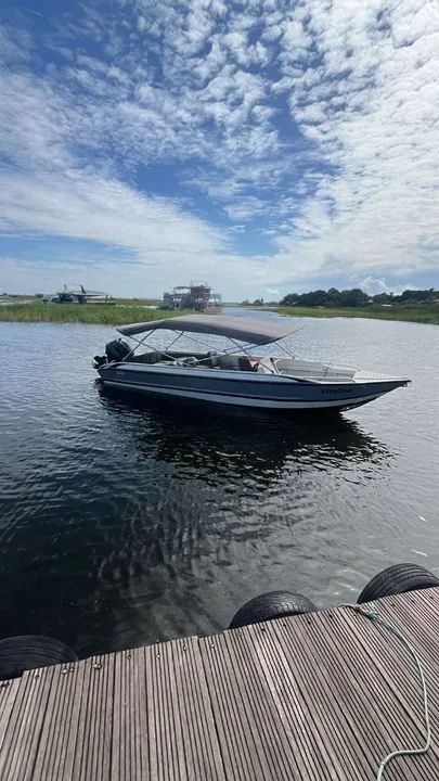 Lancha impecável para venda!