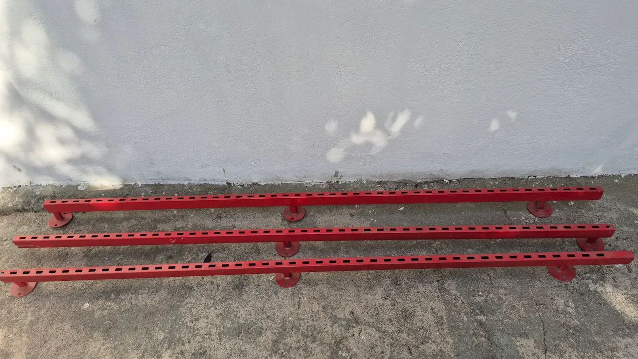 Arara de Parede Vermelha  - Foto 4