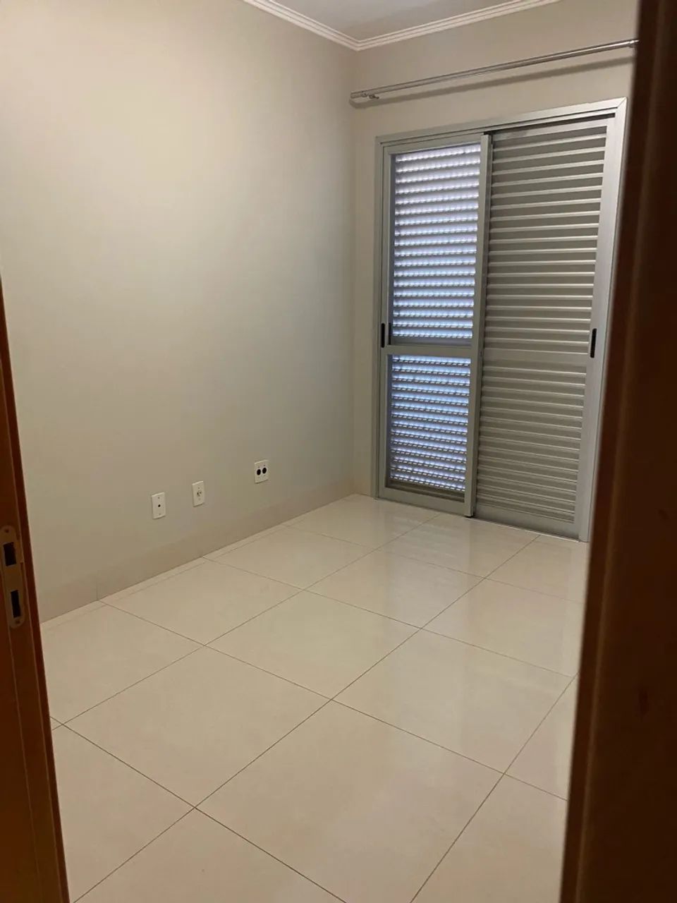 APARTAMENTO SEMI MOBILIADO 100m2 próximo ao centro  - Foto 3