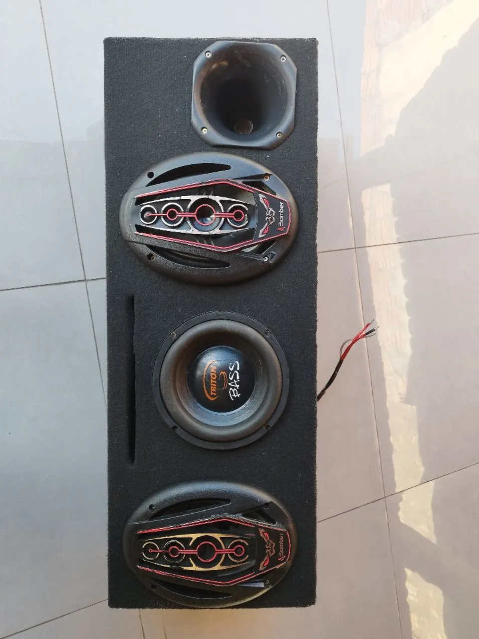 Caixa de som automotivo completa