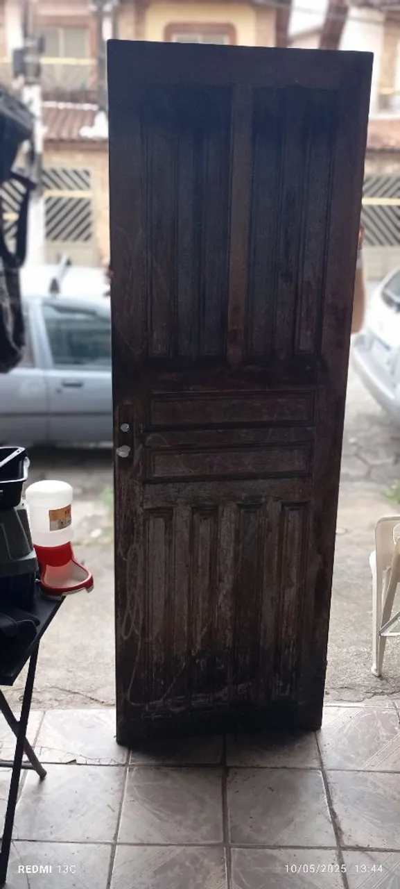 Porta de madeira maciça
