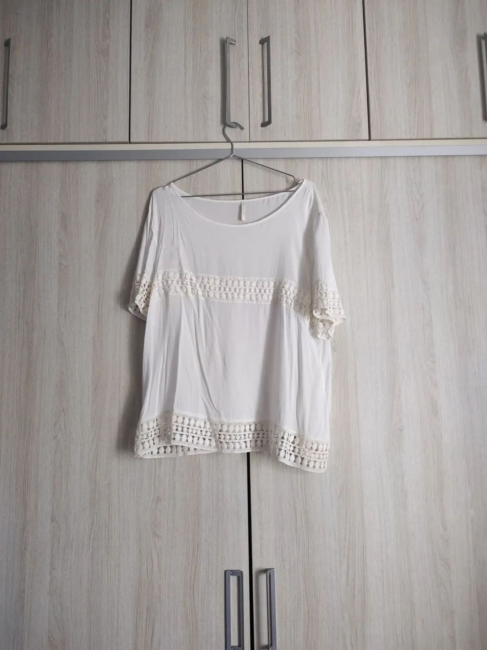 Blusa branca com renda