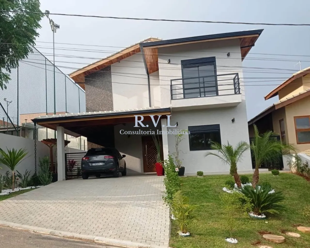 Excelente sobrado à venda em condomínio fechado em Atibaia-SP.