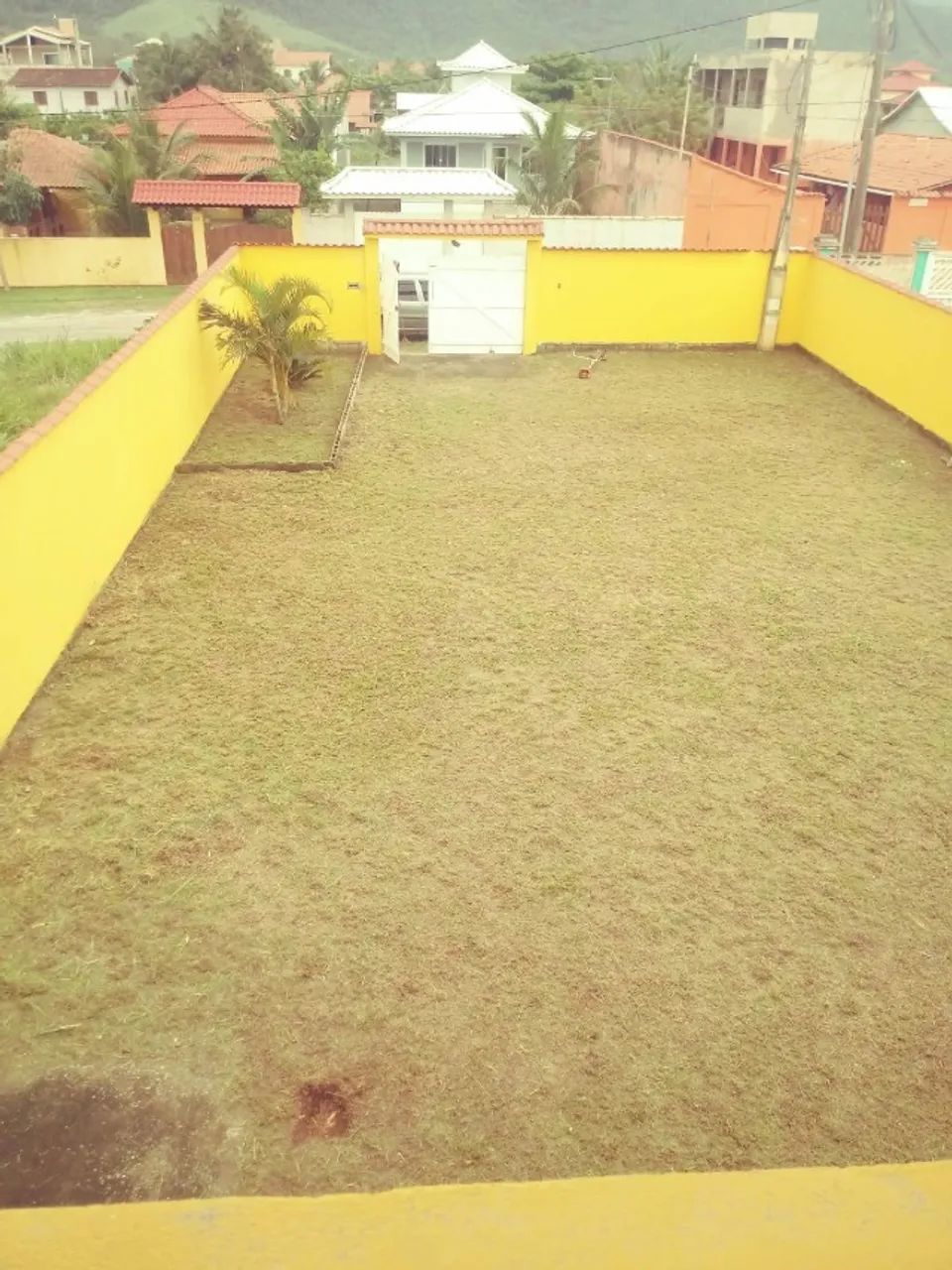 Linda casa na quadra da praia em Jaconé  - Foto 2