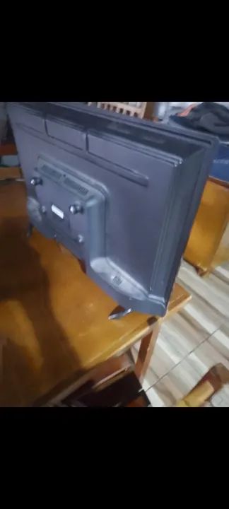 Vendo TV Philco 32 polegada nova não e esmarte 800 reais troco por geladeira do meu intere - Foto 4