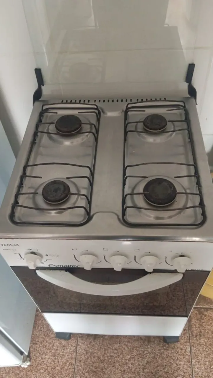 Fogão e geladeira