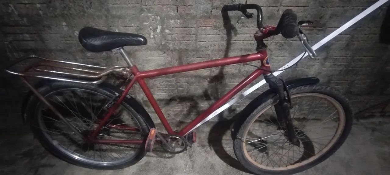 Bicicleta vermelha aro 26