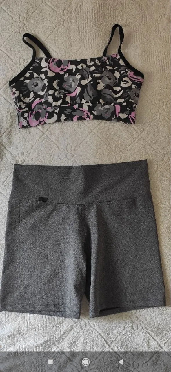 Conjunto de Top e Shorts Feminino para academia