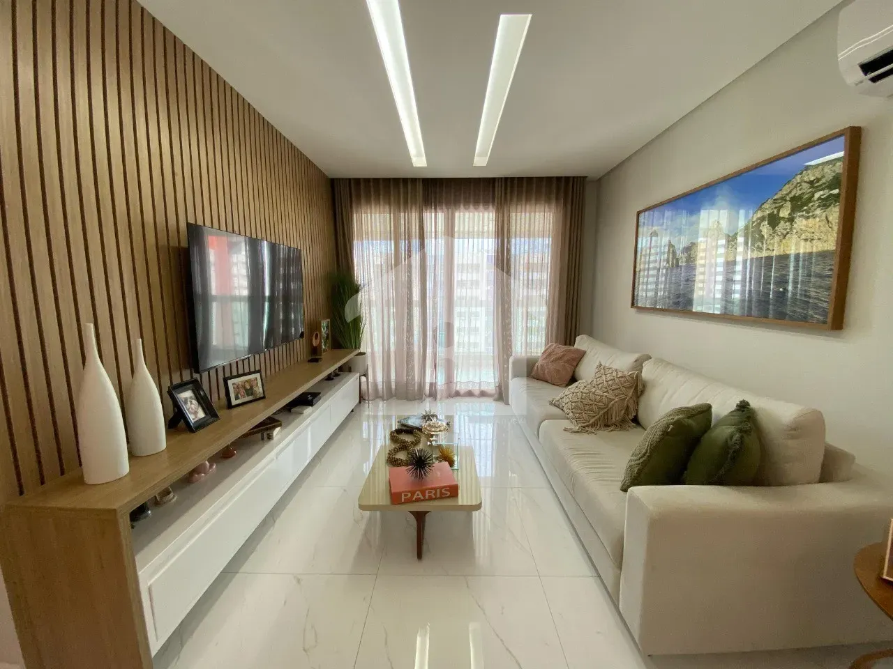 Apartamento de Luxo à Venda em Brasília-DF: 3 Suítes, Varanda Gourmet, Infraestrutura Comp