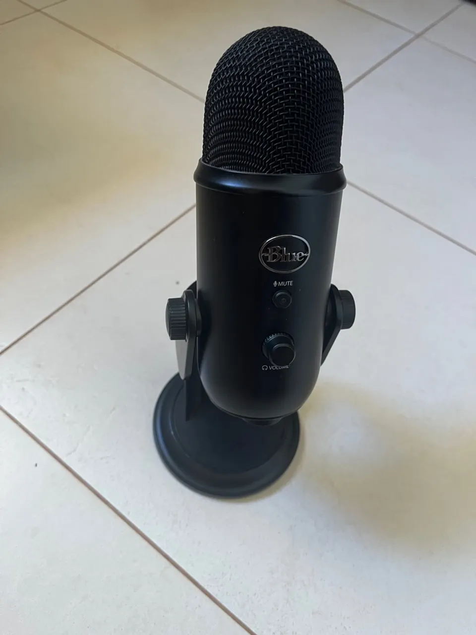 Microfone USB Blue Yeti - 2 meses de uso