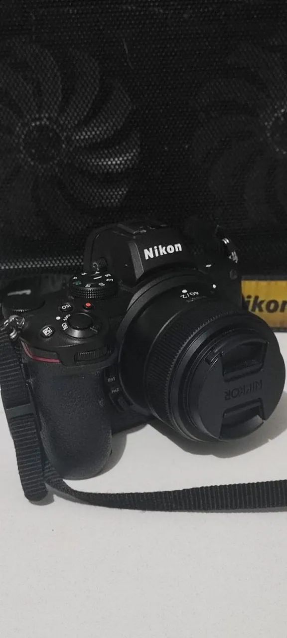Câmera Nikon Z5 + lente 40mm f2
