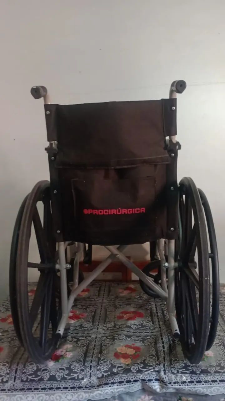 Cadeira de rodas semi nova preço 500 reais  - Foto 5