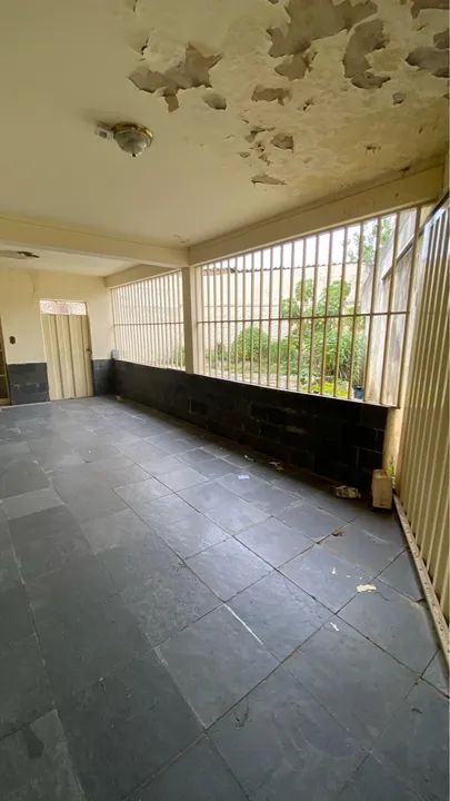 Casa com 4 quartos e 4 lojas em ótima localização - Foto 5