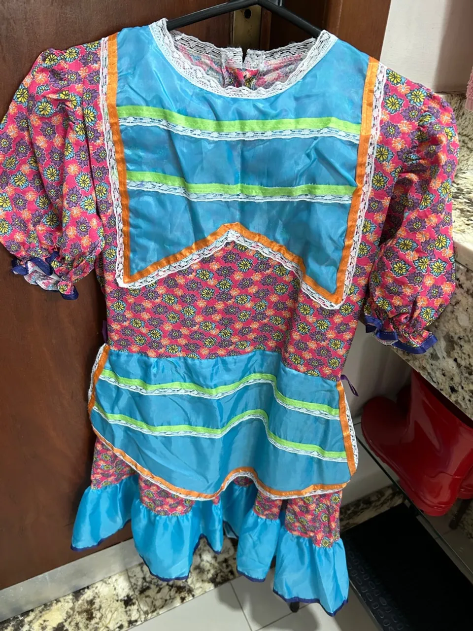 Vestido Junino Colorido e Charmoso